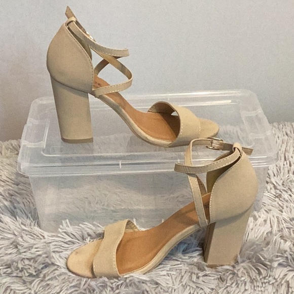 Arlene ankle strap beige heeled sandals size 7 - Picture 1 of 5